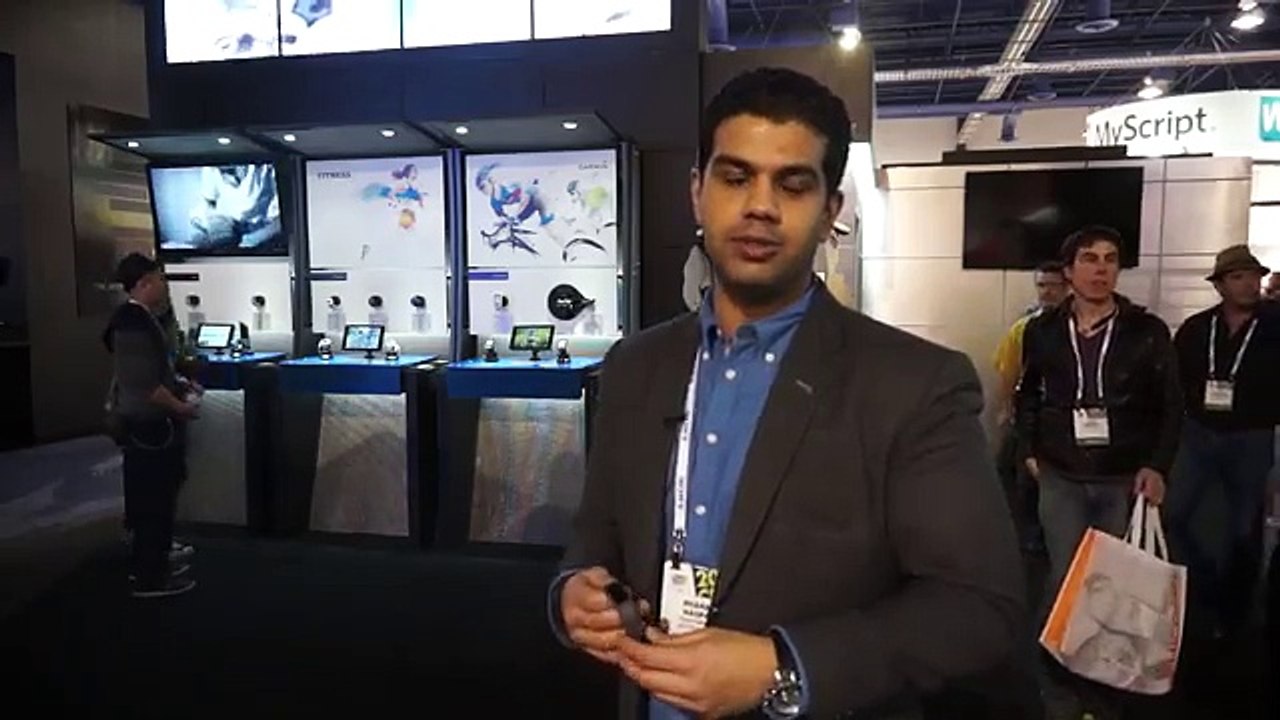 Garmin VivoFit Waterproof Fitness Band Hands On