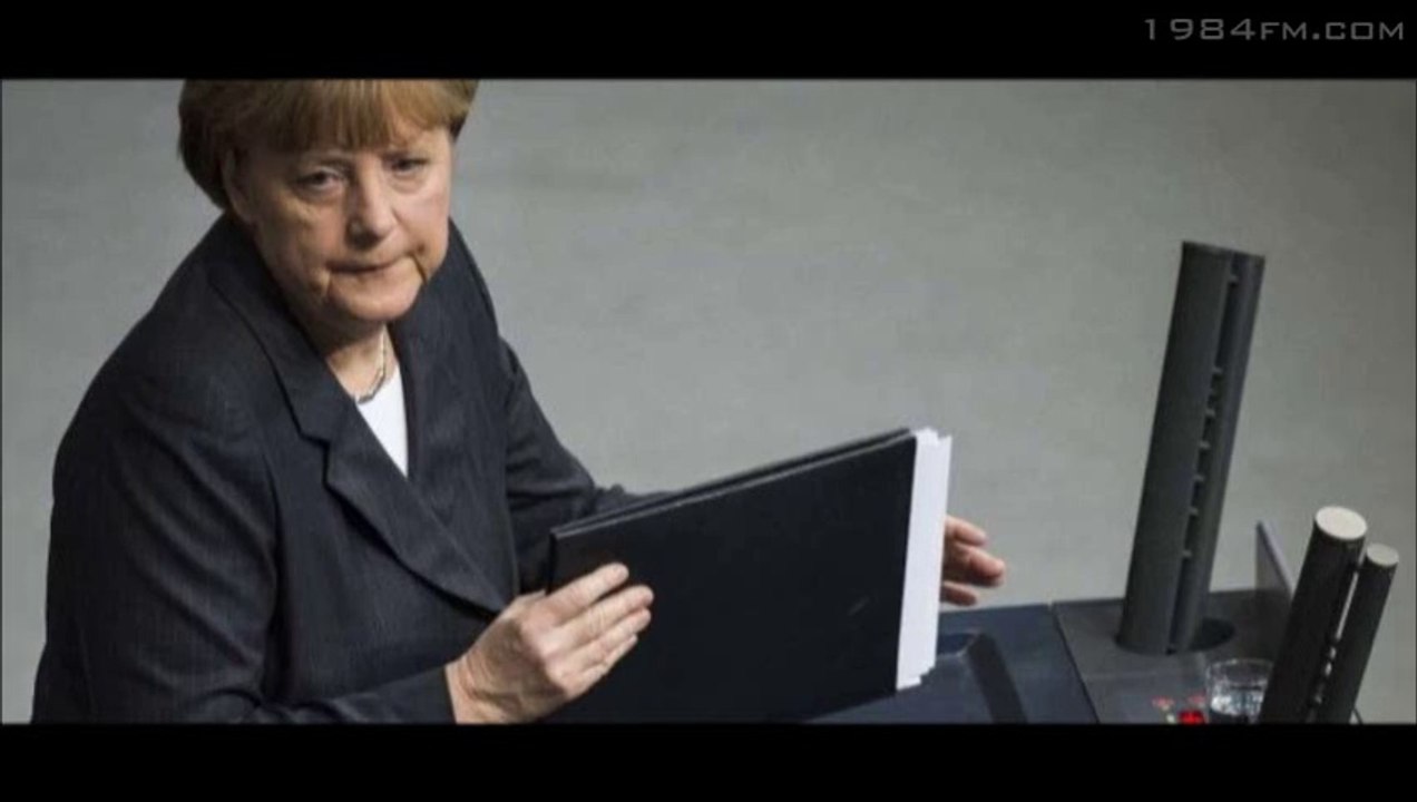 Angela Merkel Schlimmes Buch in der Hand Ali Iscitürk
