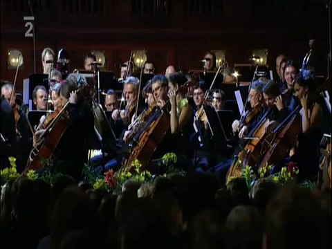 Orchestra cover of Ghostbusters music theme and public singing!