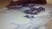 Hilarious Robbers FAIL : falling on snow while stealing Cement Lions statues