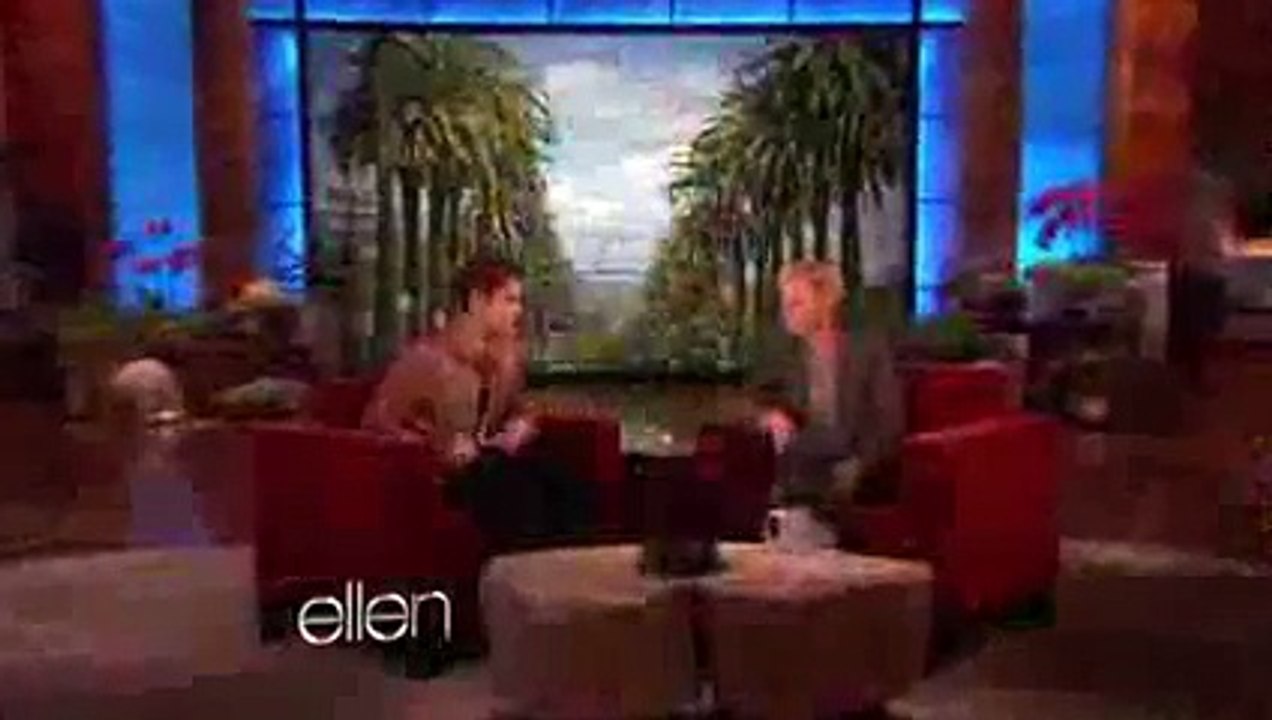 Justin Bieber's Superfan Becomes His Birthday Gift! - YouTube_2
