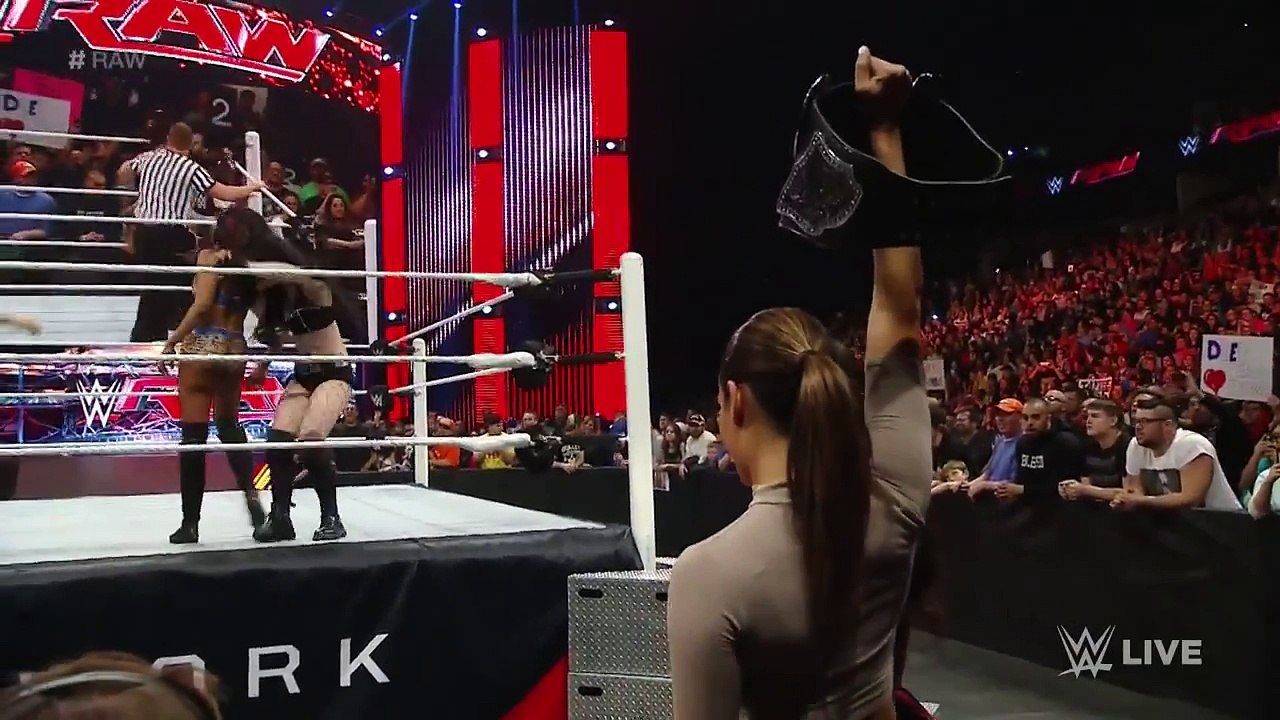 Paige vs Alicia Fox
