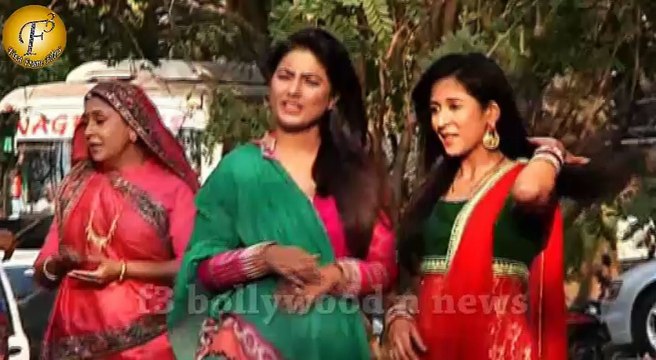 A chain snatcher snatches Akshara's necklace in serial 'YEH RISHTA KYA KEHLATA HAI' | ON LOCATION