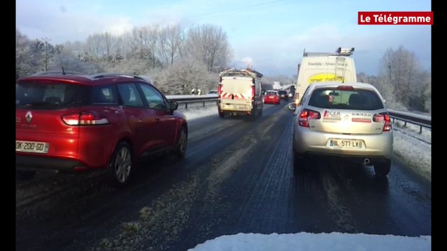 Neige. Circulation délicate dans la région de Pédernec