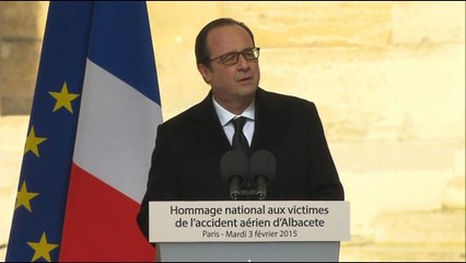 Hollande: "L'unité nationale est un bien précieux, les armées y contribuent'