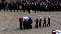 Les cercueils des soldats quittent les Invalides sur la Marche funèbre de Chopin