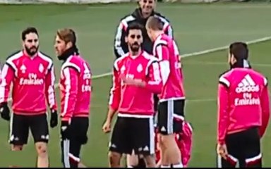 Aparatosa caida de Sergio Ramos al intentar un tacon Real Madrid