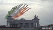 Mattarella lascia Montecitorio con le Frecce Tricolori - (AskaNews)