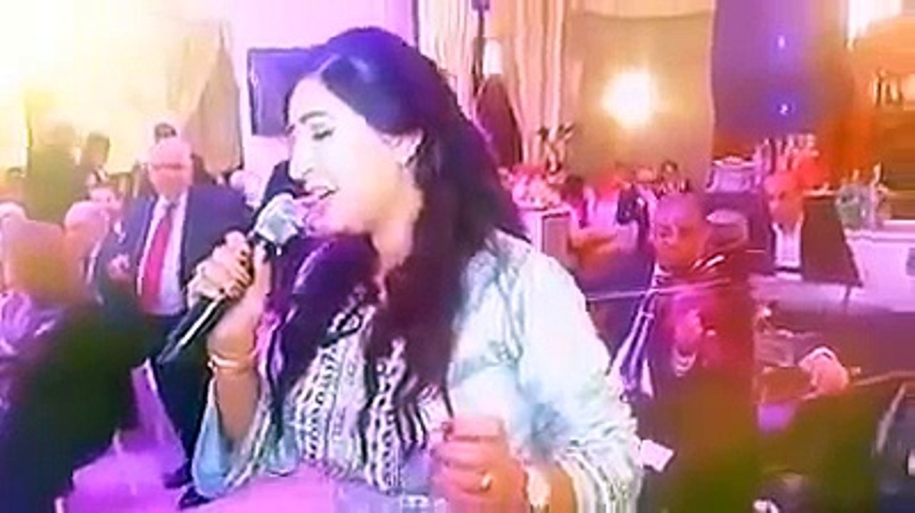 دنيا بوتازوت تغني بصوت رائع و جميل - dounia boutazout chante(by chehmat hamza)