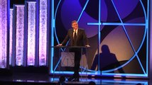 George Clooney muestra su lado gracioso en los Art Directors Guild Awards