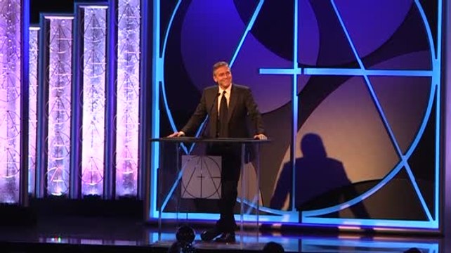 George Clooney muestra su lado gracioso en los Art Directors Guild Awards