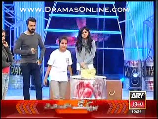 Sanam Baloch Told Two Girls To Kiss A Rattle Snake On Mouth In Her Live Show