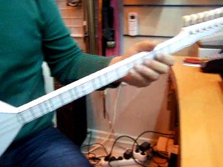 kısa sap beyaz bağlama