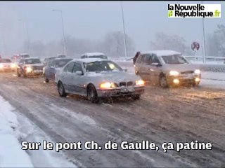 La neige bloque la traversée de Blois