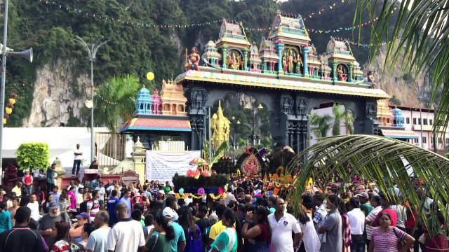 Hindus celebram o Thaipusam na Malásia