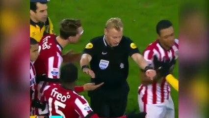 PSV Eindhoven's Jetro Willems gets red card after just 29 seconds!