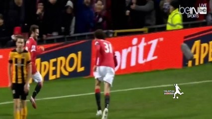 Manchester United le gana al Cambridge con gol de Marcos Rojo