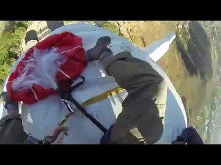 Cam Tracey Salto desde la cabeza del Cristo de la Concordia en Cochabamba Bolivia