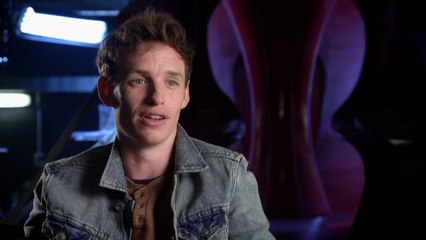 Eddie Redmayne Gushes Over Movie and Co-Stars In 'Jupiter Ascending'