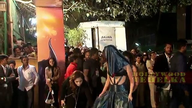 Hot Ankita Shorey's Flaunts her Assets at 60th Britannia Filmfare Awards 2015 Red Carpet!