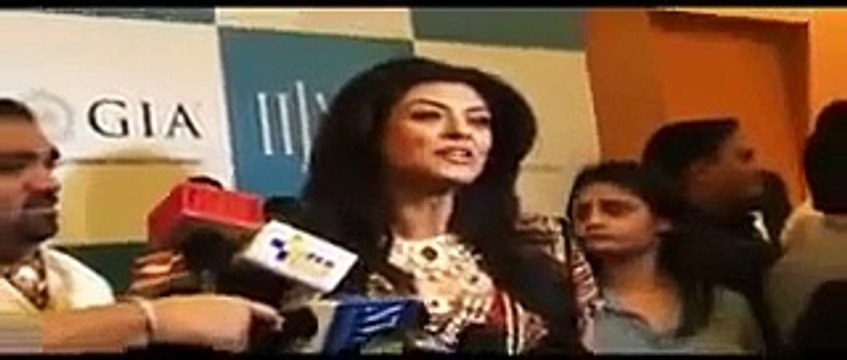 Sushmita Sen quran majeed ki tilawat karte howey
