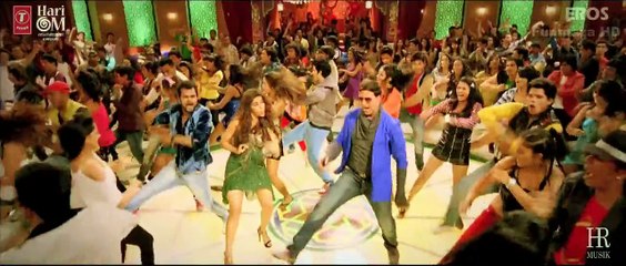 AKSHAY ENJOING PARTY WITH GIRLS