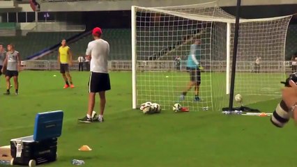 下载视频: [Slo-mo] Zlatan Ibrahimovic Kung Fu Kick Goal At Hong Kong China Video