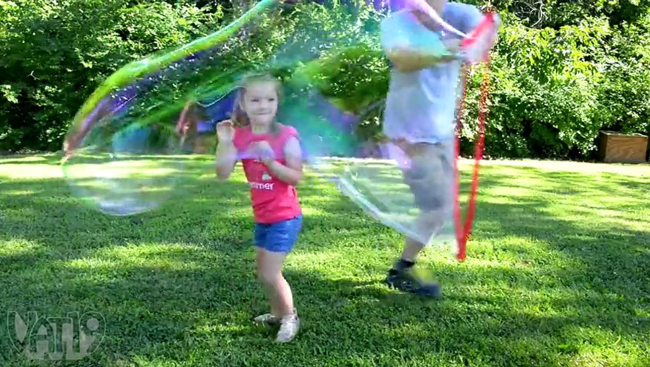 Make 35-foot long bubbles!