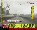 Taiwan plane crash in a river : terrible Dashcam footage