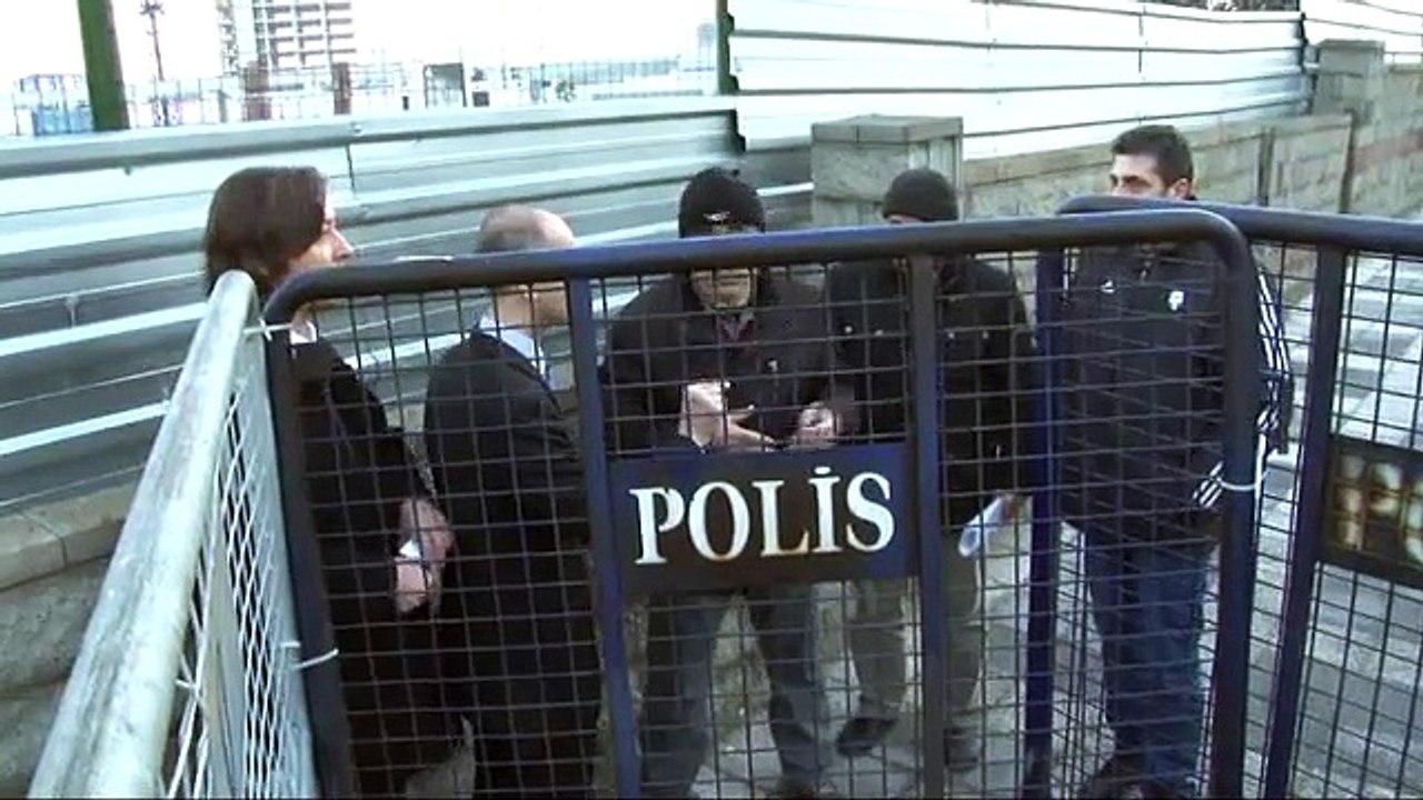 Bank Asya önünde güvenlik önlemleri artırıldı