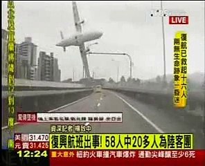 Tayvan'da yolcu uçağı nehre düştü