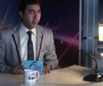 Lüks ışığında haber bülteni sundu