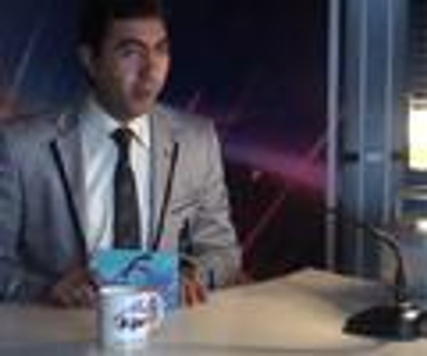 Lüks ışığında haber bülteni sundu