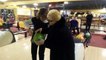 Quand une mamie de 84 ans joue au bowling pour la première fois