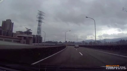 Crash d'un avion de la TransAsia: les images impressionnantes en HD