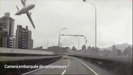 Download Video: Taïwan : le crash de l'avion TransAsia filmé depuis un camion