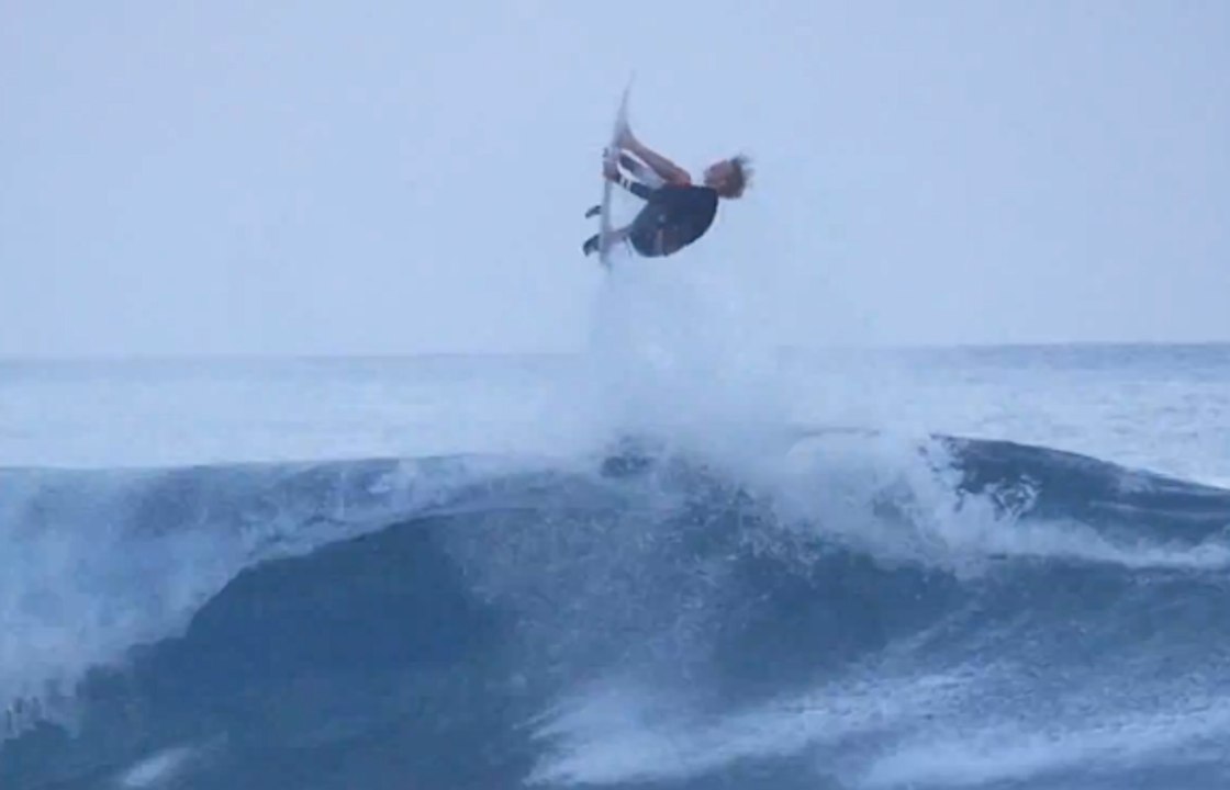 #TOURNOTES: HAPPY PIPELINE TO YOU - John John celebrates his victory