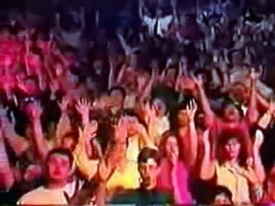 Benny Hinn - Girl get up from wheelchair - miracle