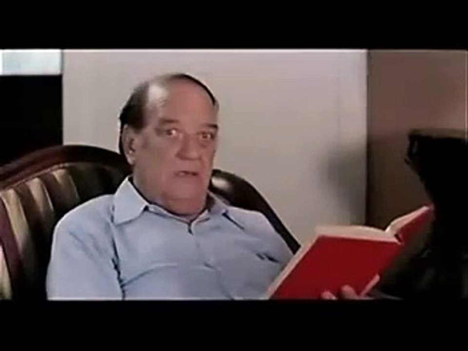 طالب تالته اعدادي وهو بيذاكر دراسات