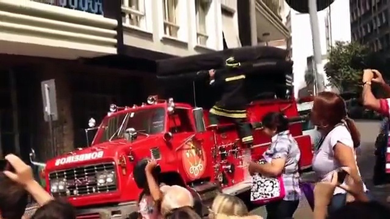 Hilarious Escape by Wife's Lover Video