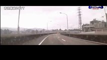 Dunya News - Dashcam footage captures Taiwan plane crash
