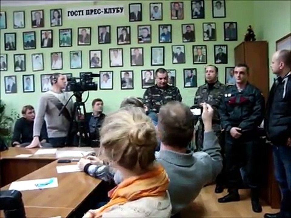 Повестку о мобилизации вручили на пресс-конференции