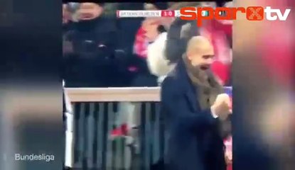 Gol sevincini hakemle yaşadı!