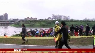 BBC News - Footage  plane crash in Taipei