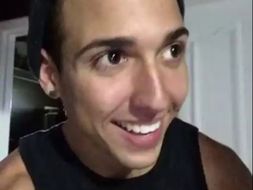 HE THINKS HES KATY PERRY