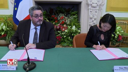 Fleur Pellerin signe à Clermont-Ferrand le premier pacte culturel