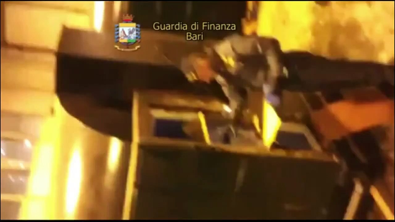 Bari - Contrabbando, nelle caldaie industriali 6,5 tonnellate di sigarette (03.02.15)