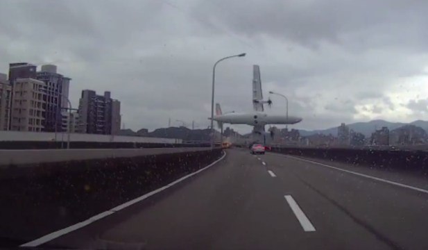Plane crashes into Taipei river with 53 passengers aboard