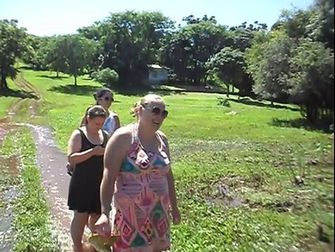 2 personnes aspirées par une bouche d'égout