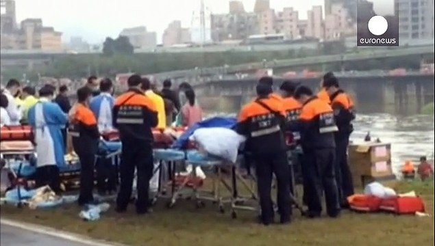 Taiwan: almeno 23 morti in incidente aereo, le immagini fanno il giro del mondo